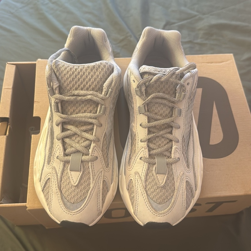 Yeezy Boost - image 3